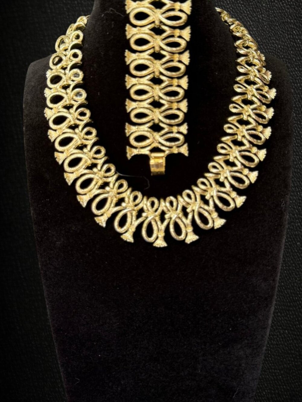 Vintage Lisner Gold Necklace & Bracelet Set Textured Bow Tassel Fringe Statement